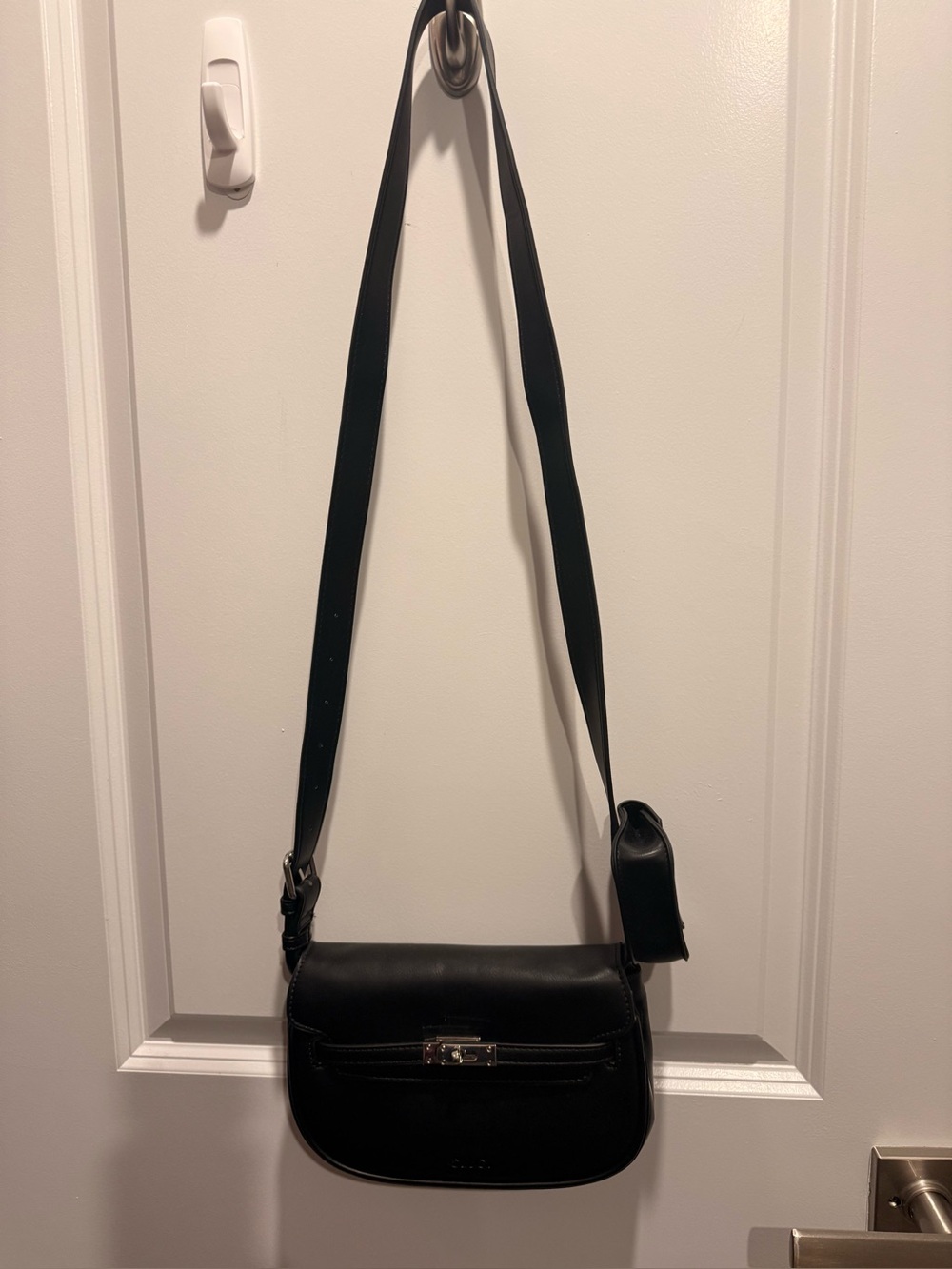 Classic Black Leather Crossbody with Adjustable Strap